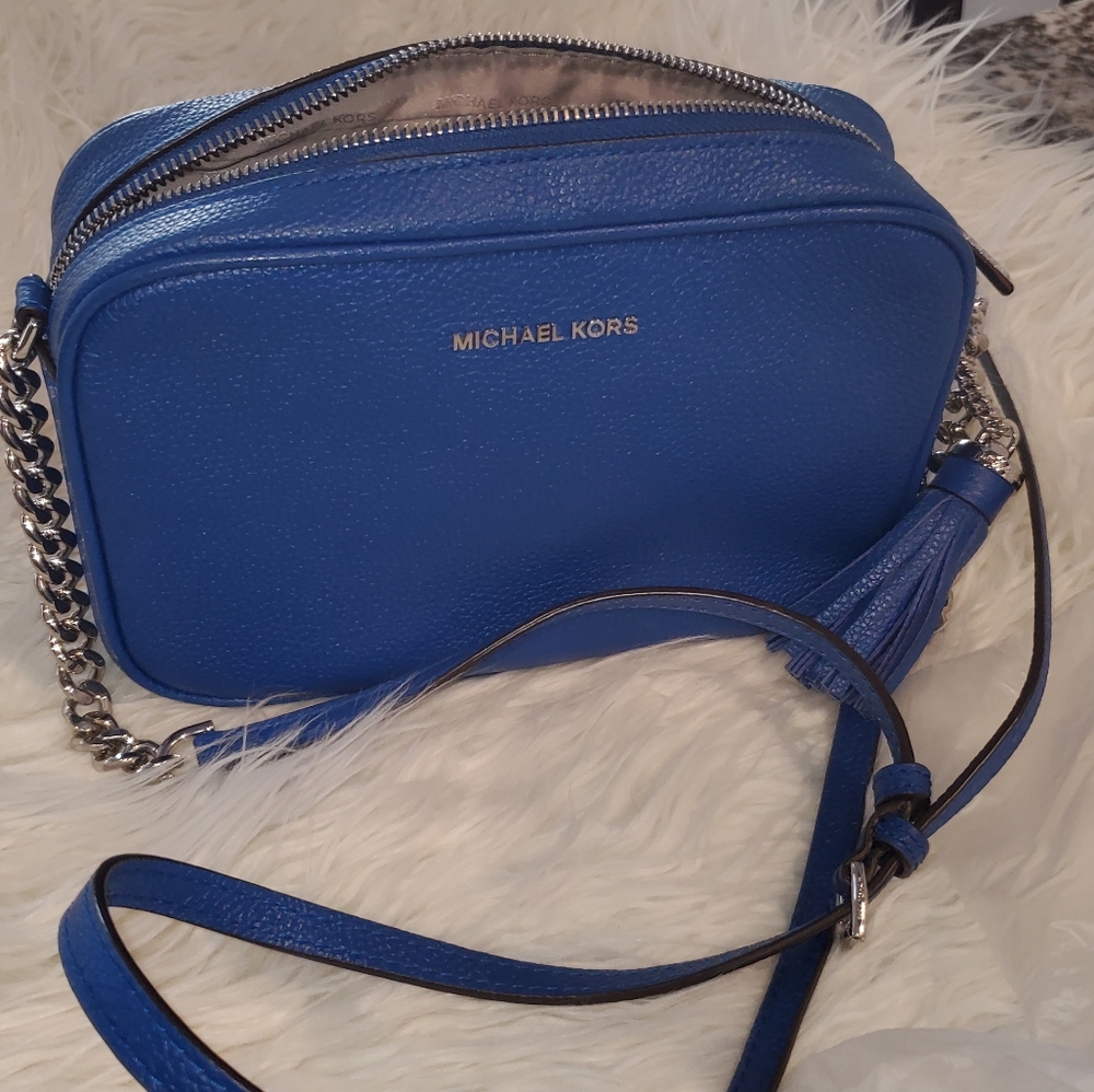 Michael kors medium jet set camera bag. Pebble leather blue. Used once.
